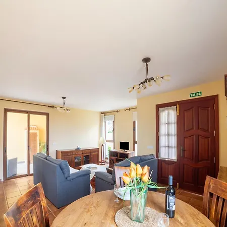 In Tenerife With Pool And Sea Views Nyaraló