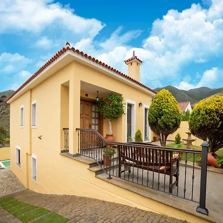 In Tenerife With Pool And Sea Views *