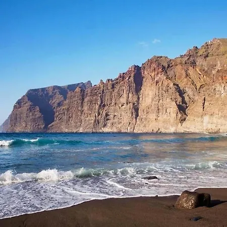 In Tenerife With Pool And Sea Views